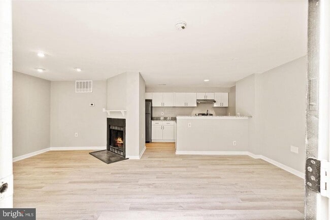 4401 Pembrook Village Dr in Alexandria, VA - Building Photo - Building Photo