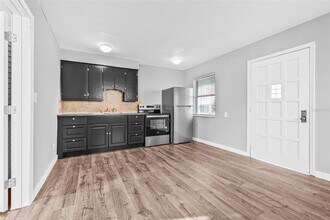30 Lynn Way in Madeira Beach, FL - Building Photo - Building Photo