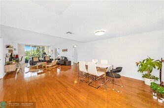 565 Oaks Ln-Unit -211 in Pompano Beach, FL - Building Photo - Building Photo