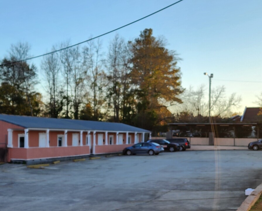 222 Rodriguez Rd in Orangeburg, SC - Foto de edificio