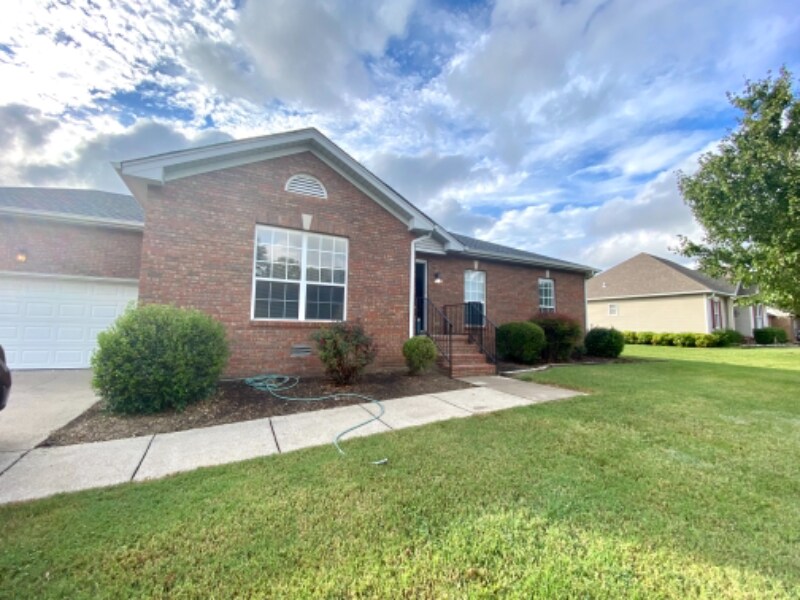 524 Autumndale Dr in Gallatin, TN - Foto de edificio