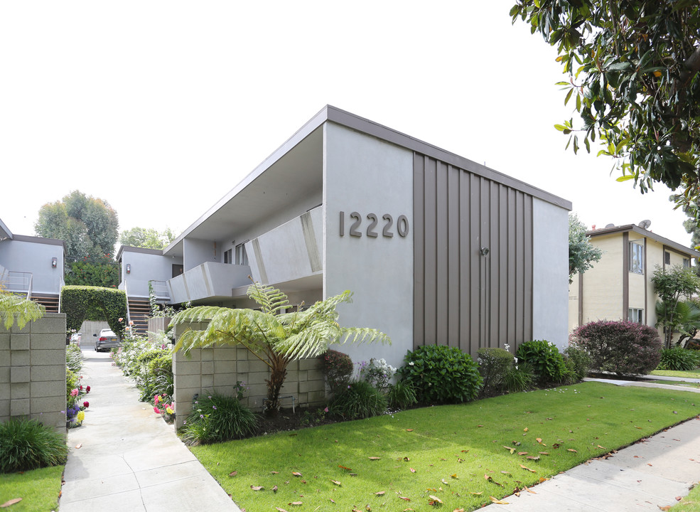 12220 Culver Blvd in Los Angeles, CA - Foto de edificio