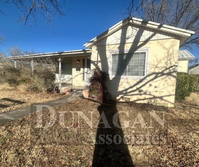 1024 N Main St in Carlsbad, NM - Building Photo - Building Photo