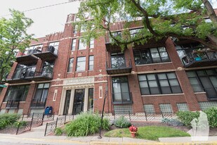 2300 W Wabansia Ave, Unit 326 in Chicago, IL - Building Photo