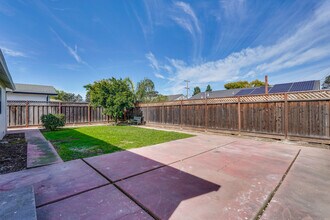 2051 Randolph Dr in San Jose, CA - Foto de edificio - Building Photo