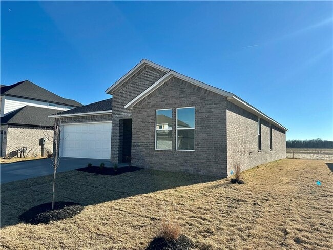 2421 Longfellow Dr in Bentonville, AR - Foto de edificio - Building Photo