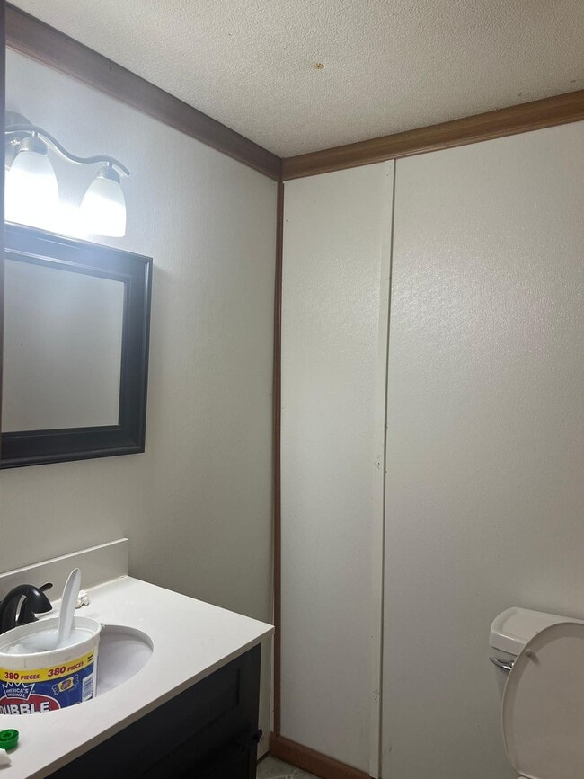 1011 Lindberg Ave in Alamogordo, NM - Building Photo - Building Photo