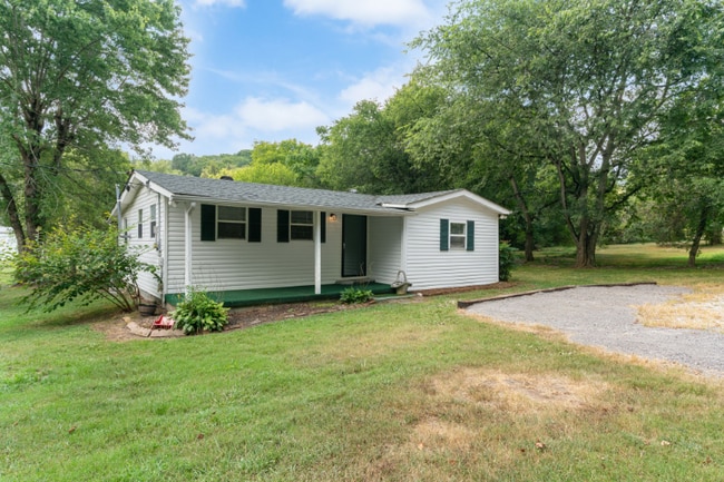 11 Beasley Bend Rd in Riddleton, TN - Building Photo - Building Photo