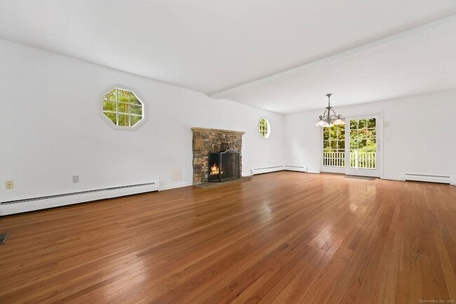 8 Ferry Ln E in Westport, CT - Building Photo - Building Photo