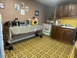 732 S 4th St, Unit #3 in Philadelphia, PA - Building Photo - Building Photo