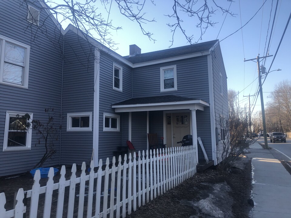 81 Stark Ave in Dover, NH - Building Photo