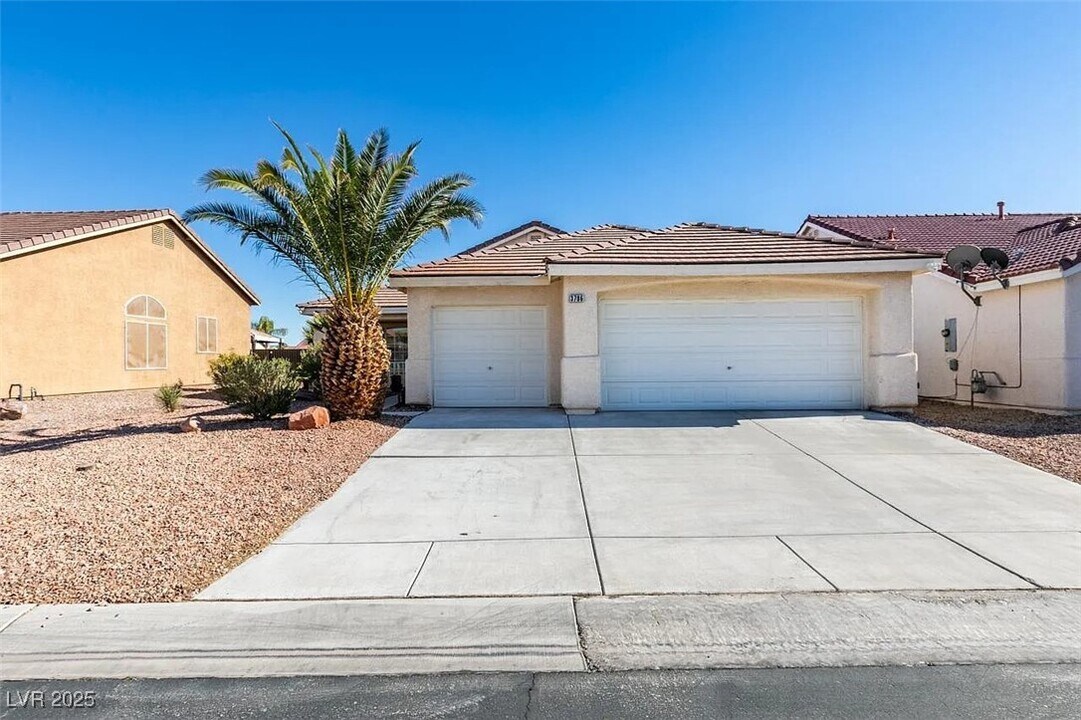 3706 Lake Victoria Dr in North Las Vegas, NV - Building Photo
