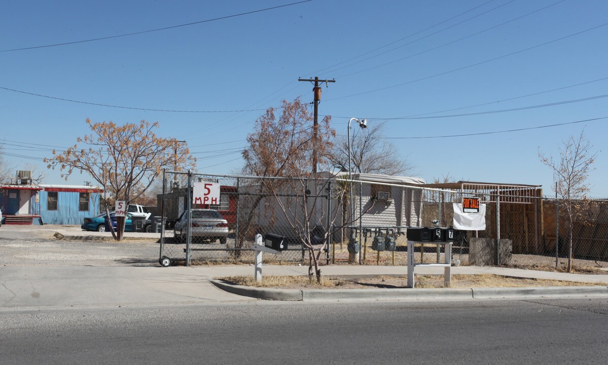 8335 Roseway Dr in El Paso, TX - Building Photo