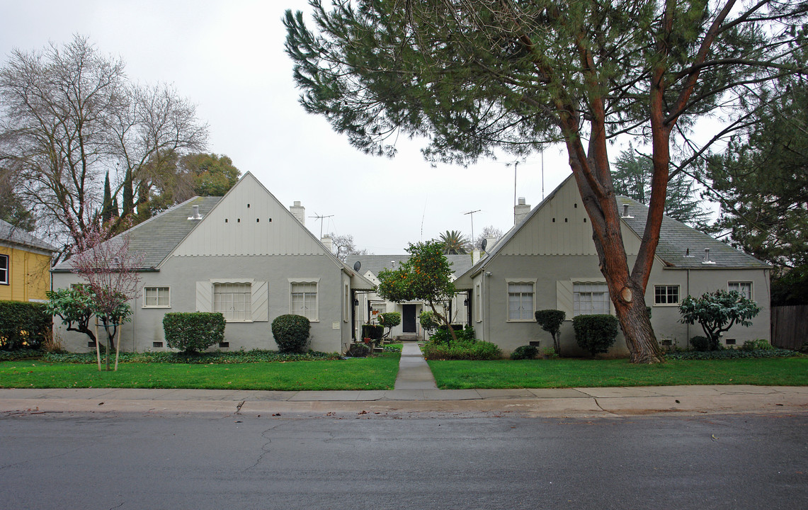 2308 Castro Way in Sacramento, CA - Foto de edificio