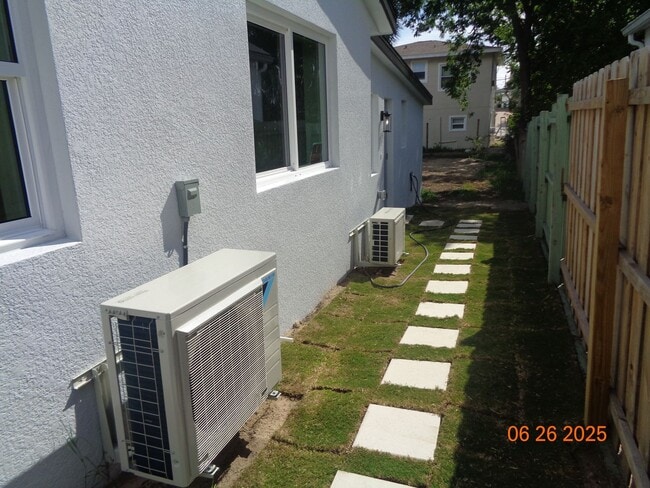 145 S Halifax Ave in Daytona Beach, FL - Building Photo - Building Photo