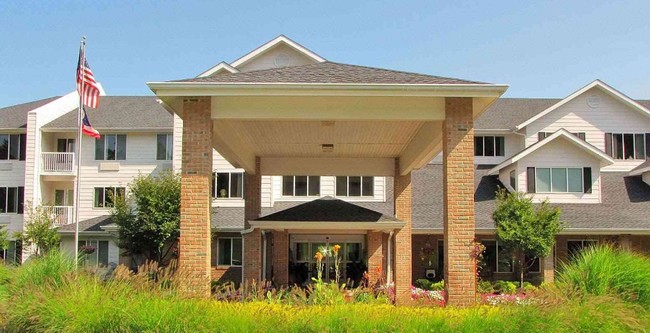 Pearl Crossing in Strongsville, OH - Foto de edificio - Building Photo