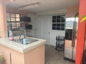 8953 SW 8th Terrace in Miami, FL - Building Photo - Building Photo