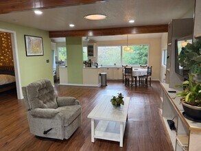 845 E 1st St in Coquille, OR - Building Photo - Building Photo