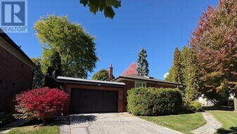 26 Tangmere Rd in Toronto, ON - Building Photo