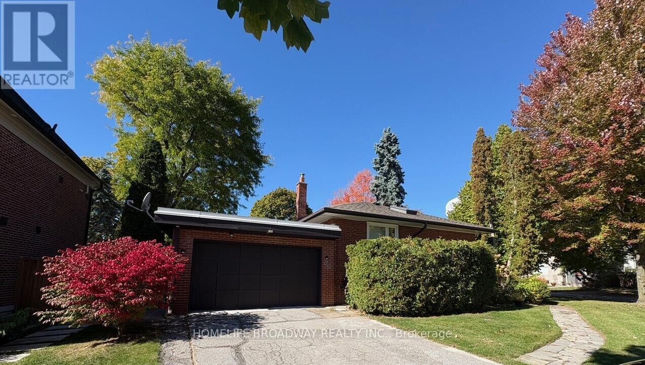 26 Tangmere Rd in Toronto, ON - Building Photo