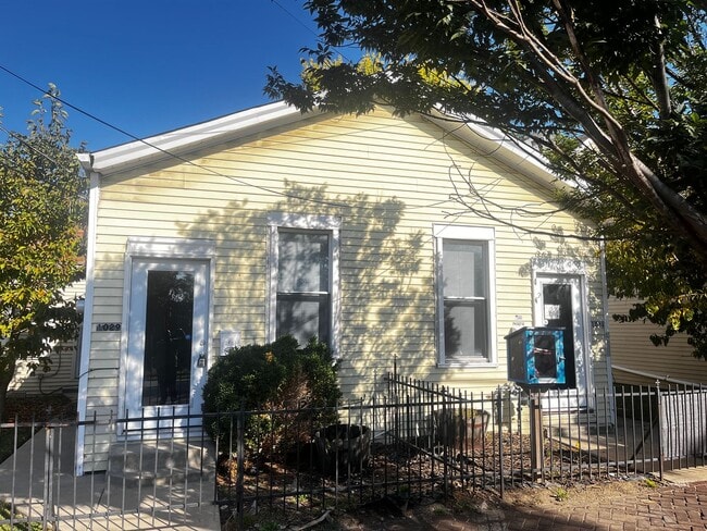 property at 1029 E Washington St