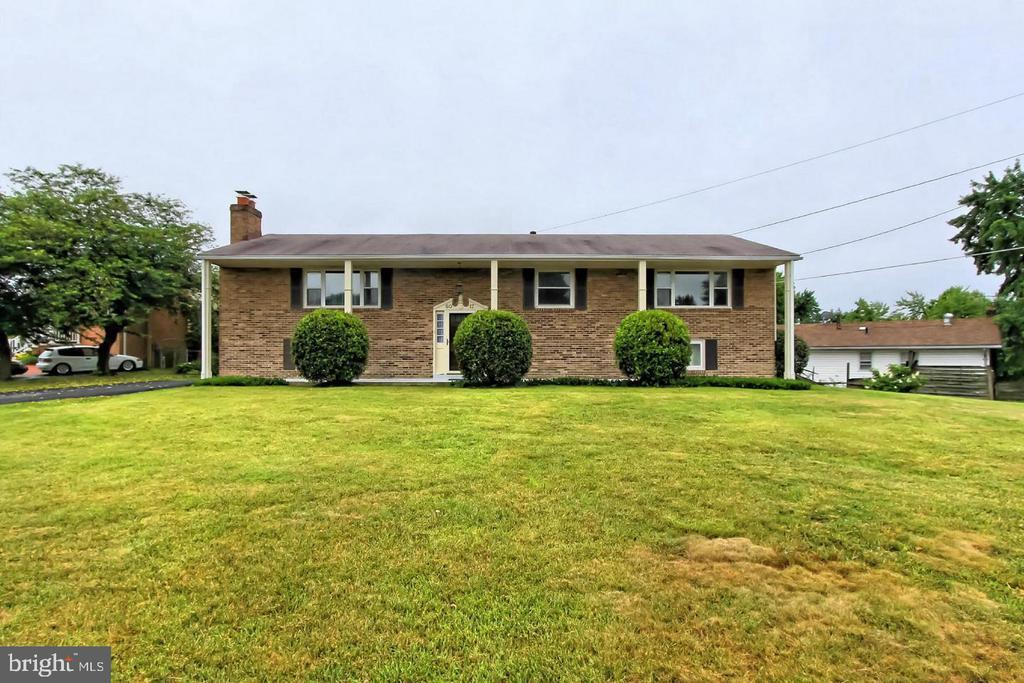 6017 Walhaven Dr in Alexandria, VA - Building Photo