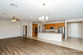 577 Comodo St in Henderson, NV - Building Photo - Building Photo