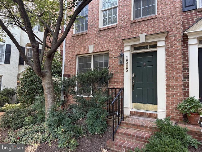 property at 1303 Cameron Hill Ct