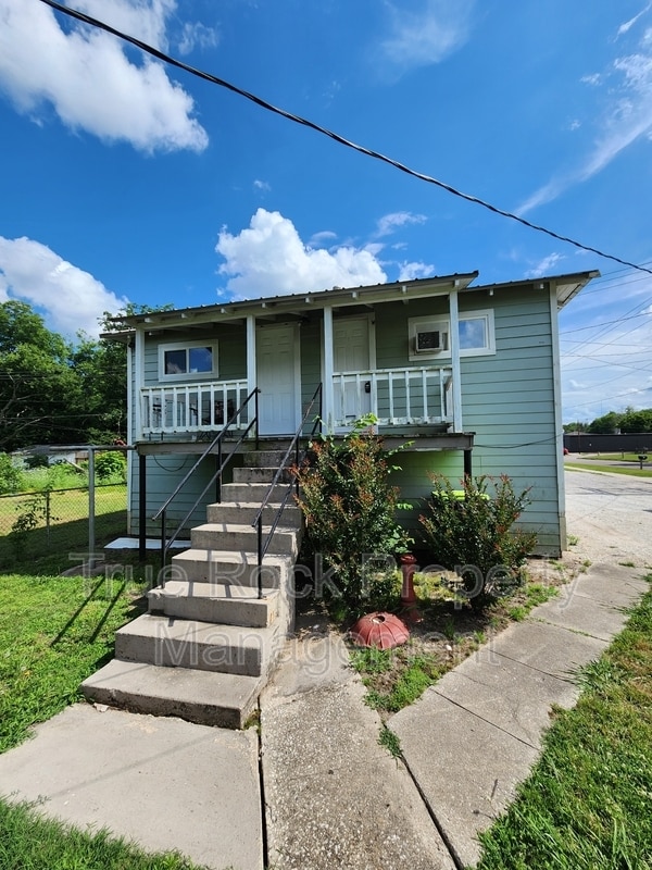 property at 531 1/2 W 9th St