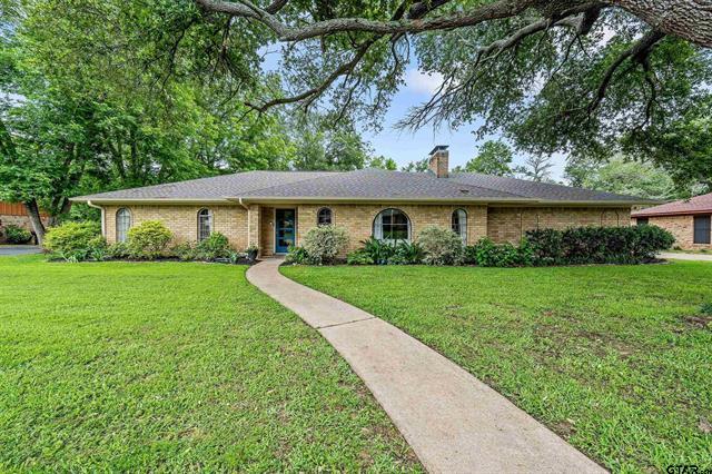 1109 Brookhollow Dr in Jacksonville, TX - Foto de edificio