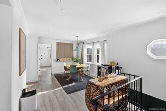 139 S Kensico Ave in Valhalla, NY - Building Photo - Building Photo