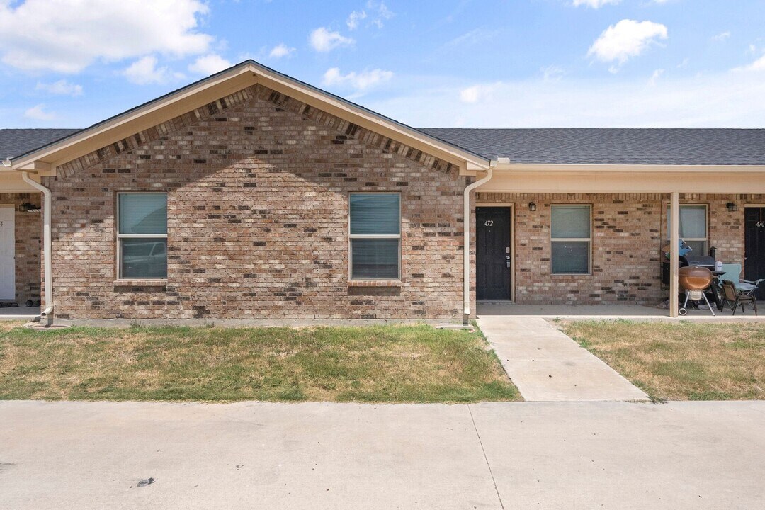 470 Derrs Chapel Rd in Italy, TX - Building Photo