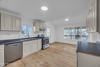 234 Beach Ave in Leonardo, NJ - Building Photo - Building Photo