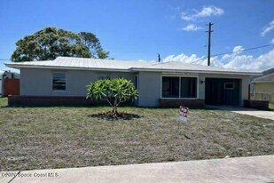 3210 Edgewood Dr NE in Palm Bay, FL - Building Photo