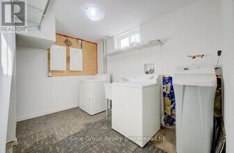 131 Kinzie Ave in Kitchener, ON - Building Photo - Building Photo