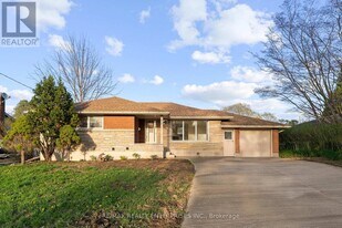 60 Wakelin Terrace in St Catharines, ON - Building Photo