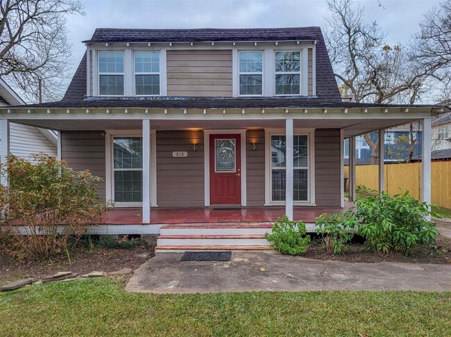 property at 810 E 28th St