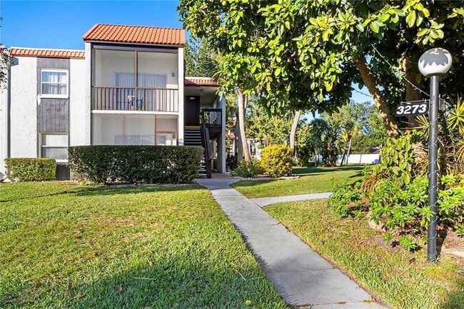 3273 S Beneva Rd, Unit 203 in Sarasota, FL - Building Photo - Building Photo