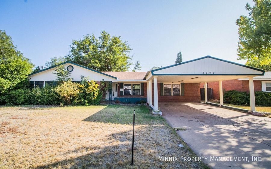 5209 15th St in Lubbock, TX - Foto de edificio