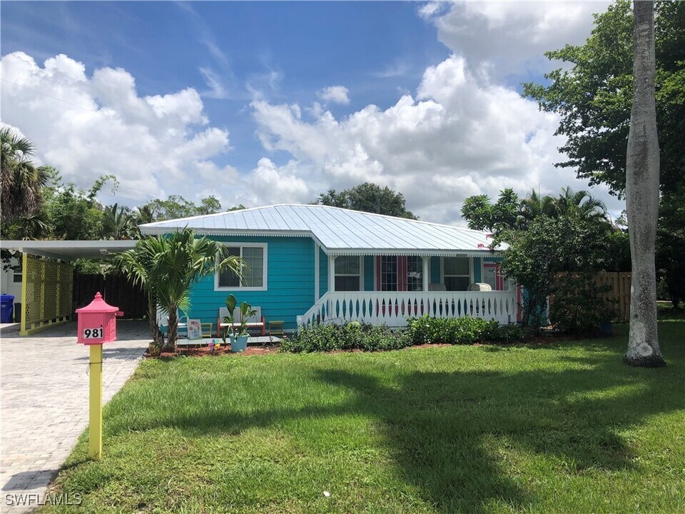 981 8th Terrace N in Naples, FL - Building Photo