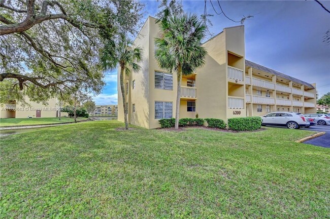 6200 NW 62nd St in Fort Lauderdale, FL - Foto de edificio - Building Photo