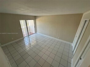 941 NE 170th St in Miami, FL - Building Photo - Building Photo
