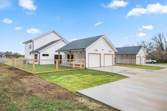 205 Avenue None Ave in Johnson City, TX - Building Photo - Building Photo