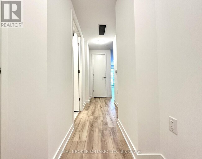 7439 Kingston Rd in Toronto, ON - Building Photo - Building Photo