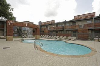 Everton at Bellmar in Dallas, TX - Building Photo - Building Photo