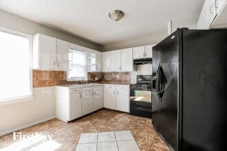 8855 E 59th St in Raytown, MO - Foto de edificio - Building Photo