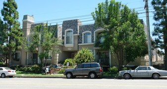 Kester Village in Sherman Oaks, CA - Building Photo