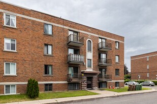 1715 Édouard-Laurin Boul in St. Laurent, QC - Building Photo