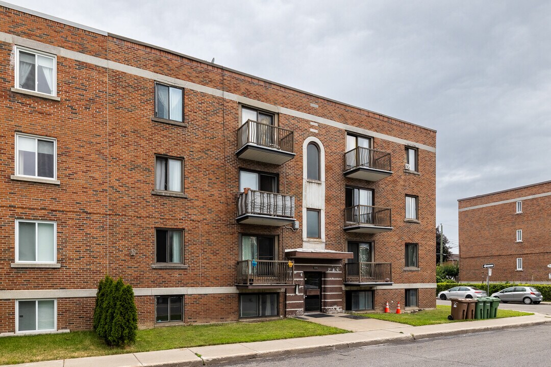 1715 Édouard-Laurin Boul in St. Laurent, QC - Building Photo