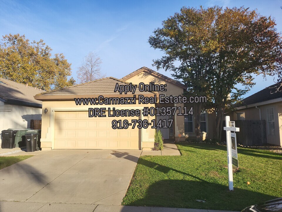 9197 Irish Gold Way in Sacramento, CA - Building Photo